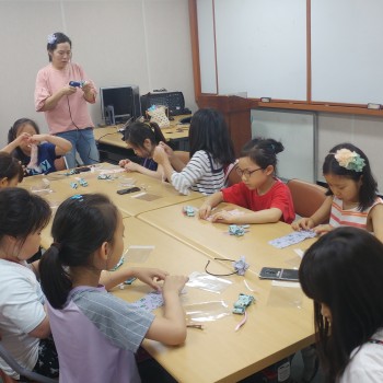 [행복나눔 작은도서관]6월 '내안의 공주' 리본공예프로그램 운영 이미지