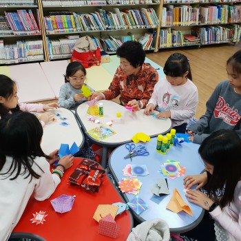 [노송작은도서관]‘책이랑 함께하는 종이접기’ 독서지도프로그램 진행 이미지