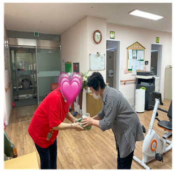 [선배시민 자원봉사] 텃밭 작물 지역사회 환원 이미지