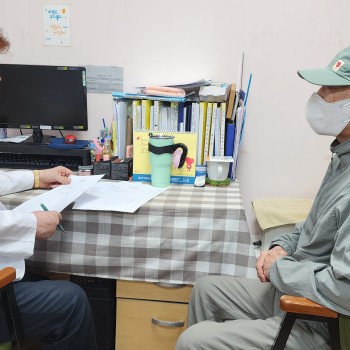 [물리치료]촉탁의 진료 및 상담 이미지