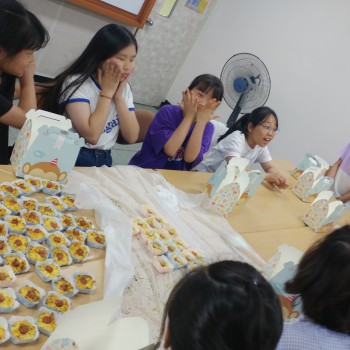 [행복나눔 작은도서관]세계어린이 간식체험-콘독만들기 이미지