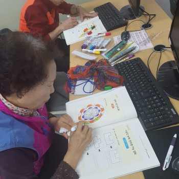 KB국민건강 총명학교 치매예방프로그램 '치매,바라보다' 8회기 진행 이미지