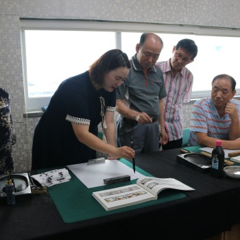 [2017-08-25] 여름방학특강 캘리그라피 수업을 진행하였습니다. 이미지