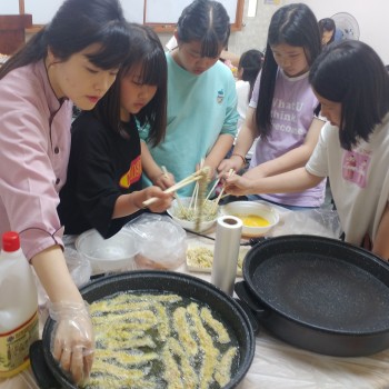 [행복나눔 작은도서관] 행복주머니-피타브레드 샌드위치 만들기 프로그램 운영 이미지