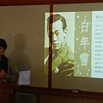 [행복나눔 작은도서관] '이야기로 풀어보는 그때 그시절, 그노래' 프로그램 운영 이미지