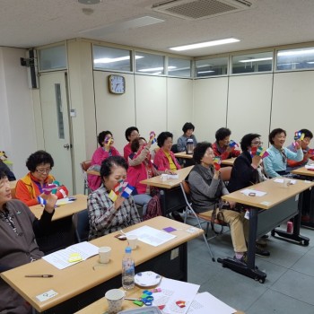 노인사회활동지원사업 참여자 역량강화 프로그램 &#034;할머니의 소곤소곤 이야기&#034; 진행 이미지