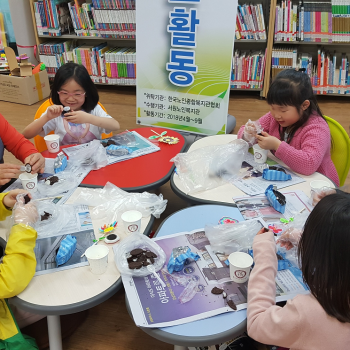 [노송 작은도서관] ‘책과 함께 마음을 다독(多讀)이다’ 2018 재능나눔 프로그램 운영-4월 이미지