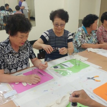 [분관/기린봉노인복지관] 하계자율학습프로그램 '천연재료로 소이캔들 만들기' 이미지